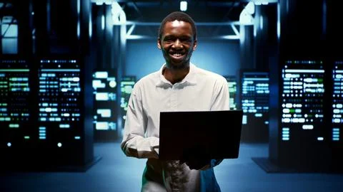 Computer expert walking between servers Foto stock