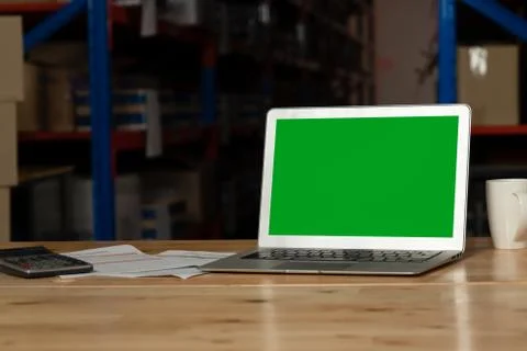 Computer with green screen display in warehouse storage room Stockfoto's