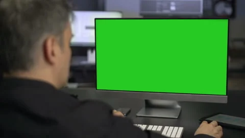 Computer With Green Screen 스톡 동영상 210439727