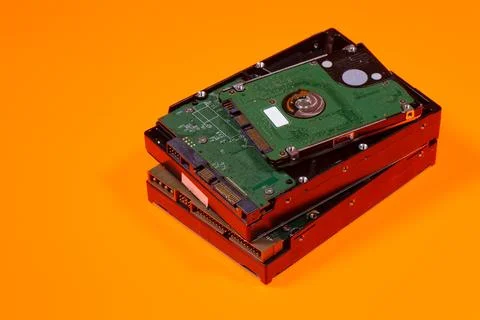 Computer hard disk drives on orange background Stock-Fotos