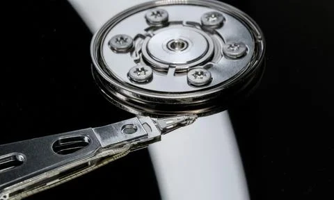 Computer hard drive reading head. Opened hard disk from personal computer Foto stock