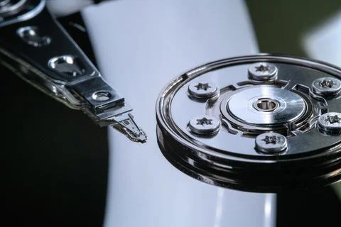 Computer hard drive reading head. Opened hard disk from personal computer Foto stock