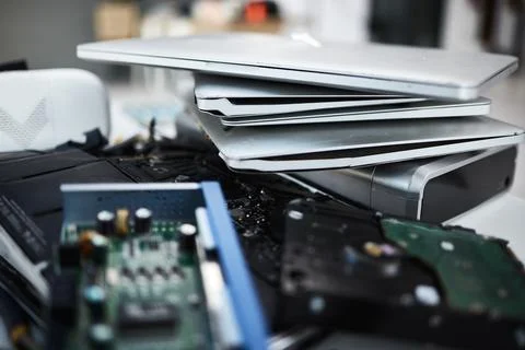 Computer, hardware and it company equipment with no people in a tech industry Foto stock