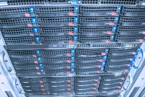 The computer hardware array is installed in the datacenter rack. Web server a 库存照片
