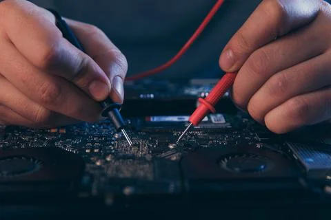 Computer hardware engineering. developer soldering electronic component Foto stock