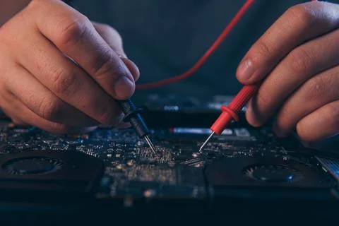 Computer hardware engineering. developer soldering electronic component Foto stock