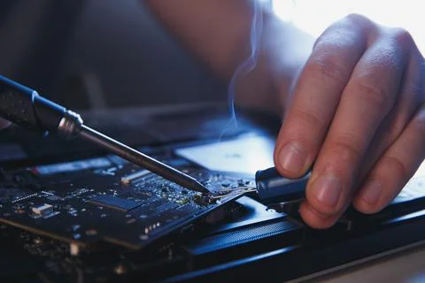 Computer hardware engineering. developer soldering electronic component Foto stock