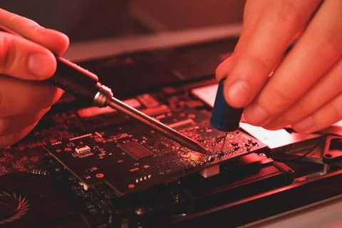 Computer hardware engineering. developer soldering electronic component Foto stock