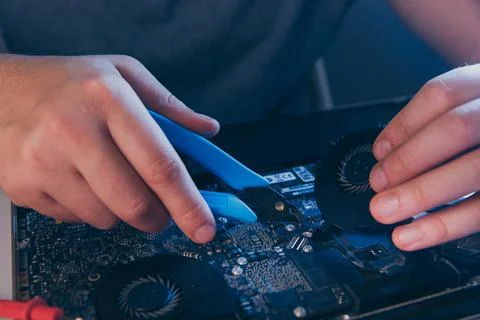 Computer hardware engineering. developer soldering electronic component Foto stock