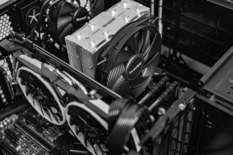 Computer installation. New processor Ryzen 7 and computer motherboard Asus rog Foto stock