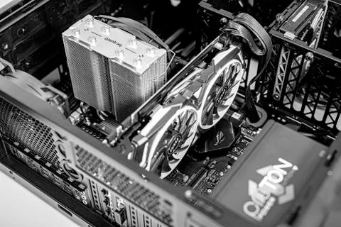 Computer installation. New processor Ryzen 7 and computer motherboard Asus rog Foto stock