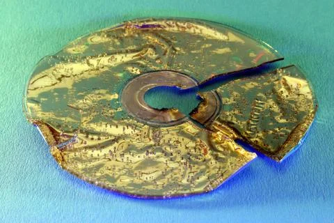 Computer internet technology broadband broken cd Stock-Fotos