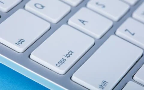 Computer keyboard on blue background Stockfoto's