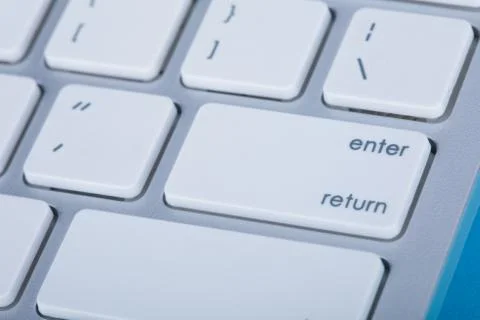 Computer keyboard on blue background Stock-Fotos