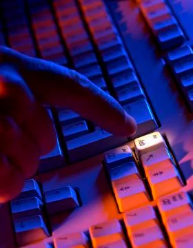 COMPUTER KEYBOARD WITH FINGER POINTING TO HELP KEY Stock Photos