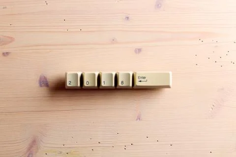 Computer keyboard keys with 2018 enter on a wooden background. New year card. Foto stock