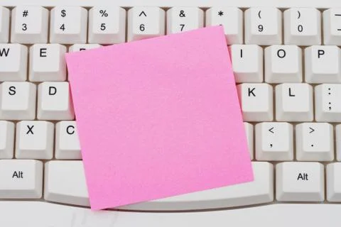 Computer Keyboard with a pink blank sticky note Stock Photos