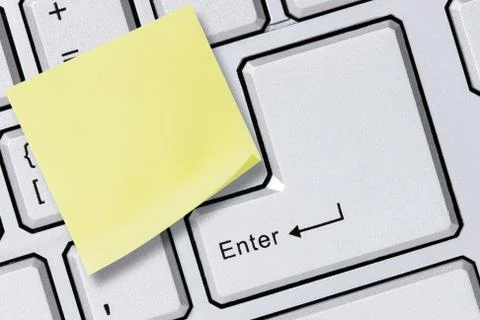 Computer keyboard with reminder note Stock Photos