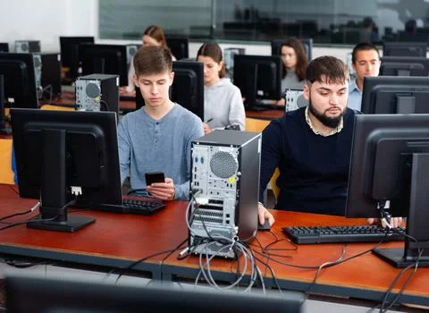 Computer lessons for adults in classroom Fotos de archivo