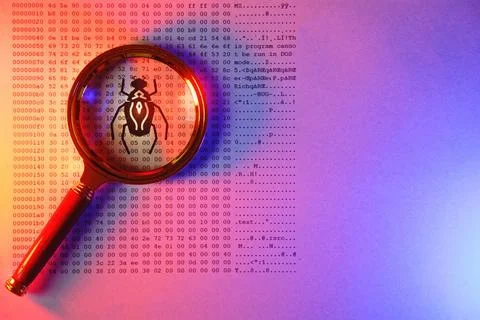 Computer malware virus lupe vergrößert silhouette Bugs auf dem papier mit . Stock Photos