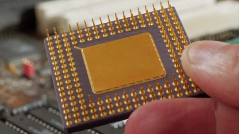 Computer microprocessor on a hand macro Vídeo Stock 279888041