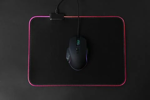 Computer mouse and mousepad on black background, top view Foto stock