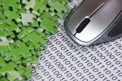 Computer mouse and  puzzles on a binary code Stockfoto's