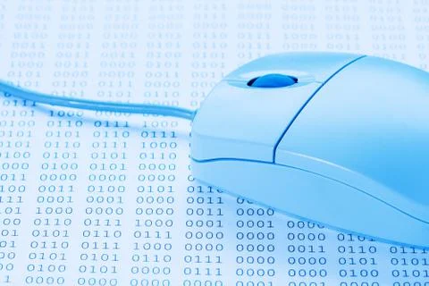 Computer mouse on binary code background Foto stock