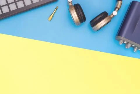 Computer Music Home setup recording equipment studio top view flat lay Foto stock
