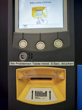  computer network and worldwide online connection in the digital age compu... 库存照片