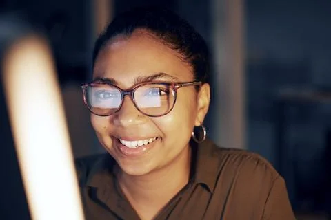 Computer night, face portrait and black woman review article for media app Stock Photos