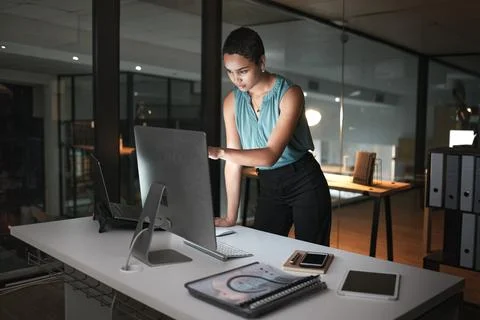 Computer, overtime night or black woman reading finance portfolio, stock market Stock-Fotos