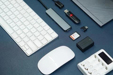 Computer peripherals and digital accessories arranged on a dark blue office.. 库存照片