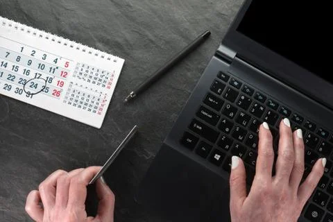 Computer, plastic card and hands, calendar, black Friday close-up Foto stock