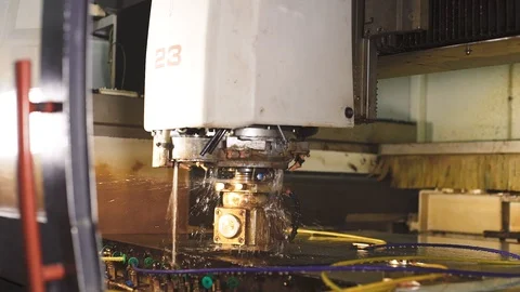 Computer programmed pattern is applied to the glass Video stock 105368531