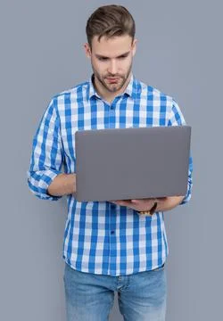 Computer programmer studio. Software developer using laptop computer. Serious Stockfoto's