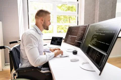 Computer Programmer Writing Program Code On Computer Stock-Fotos