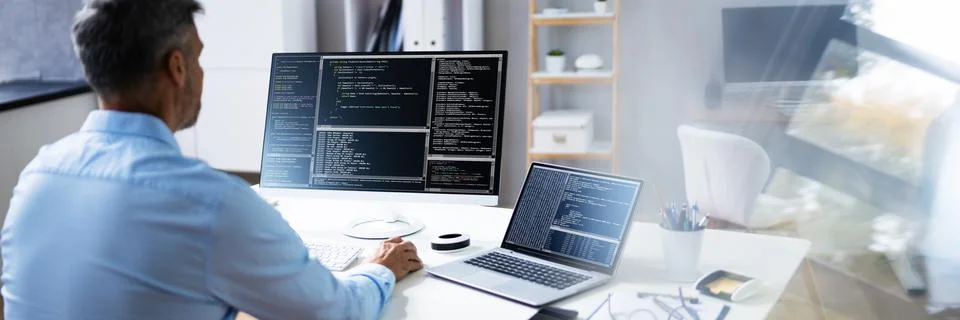 Computer Programmer Writing Program Code On Computer Foto stock