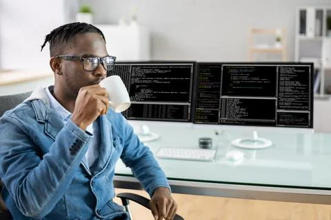 Computer Programmer Writing Program Code On Computer Stockfoto's