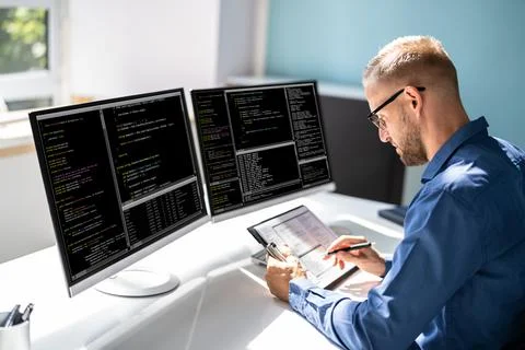 Computer Programmer Writing Program Code On Computer Foto stock