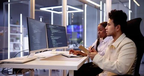 Computer Programmer Writing Program Code On Computer Stock-Fotos