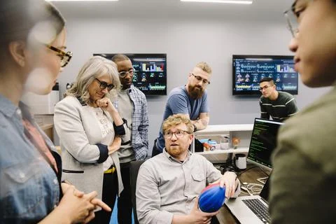 Computer programmers meeting in office Stock-Fotos
