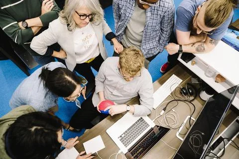 Computer programmers meeting in office Stock-Fotos