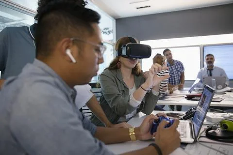 Computer programmers testing virtual reality simulator in office Stock-Fotos