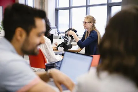 Computer programmers with virtual reality simulator glasses in office Foto stock