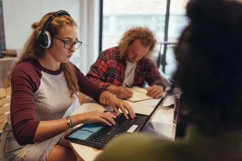 Computer programmers working at coworking space in tech startup Foto stock