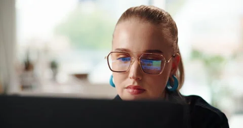 Computer reflection, reading and business woman in office for editing Stock Footage 312796953