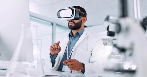 Computer, scientist and man with vr headset, research and tech to simulate Foto stock