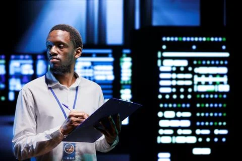 Computer scientist checks server rigs Foto stock
