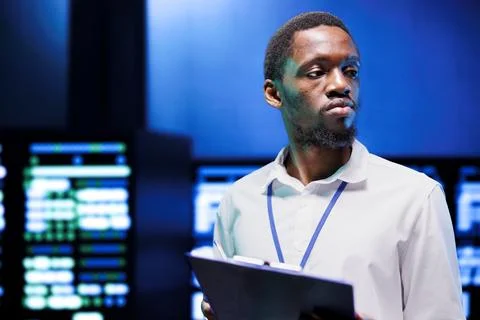 Computer scientist does server checkup Foto stock